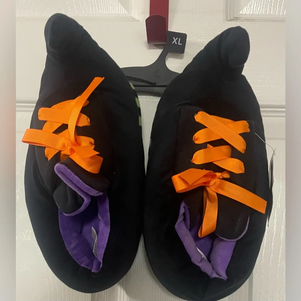 Kids Halloween Witch Slippers - Black and Orange‎